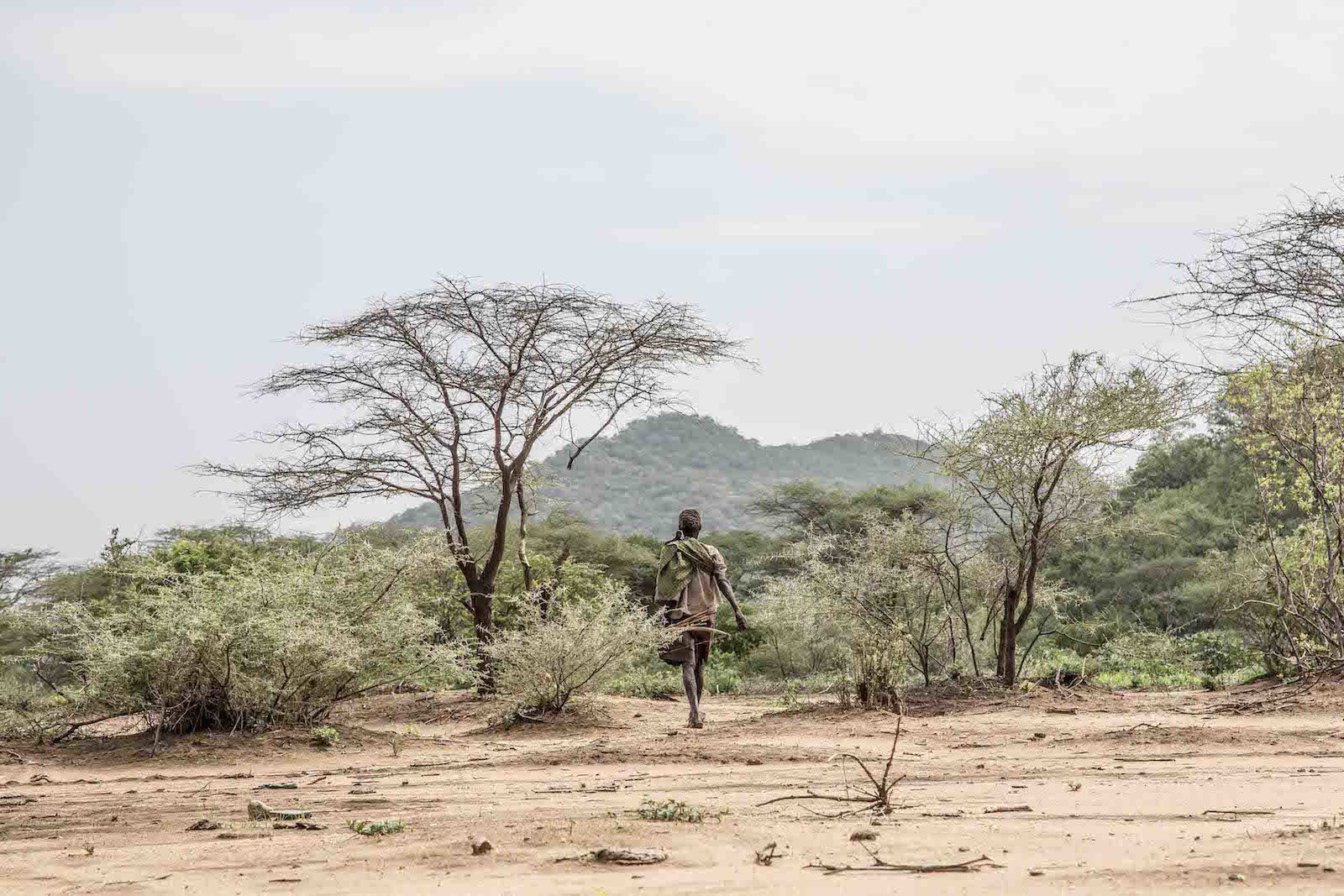 tirage photo nomade chez les hadzabe de tanzanie