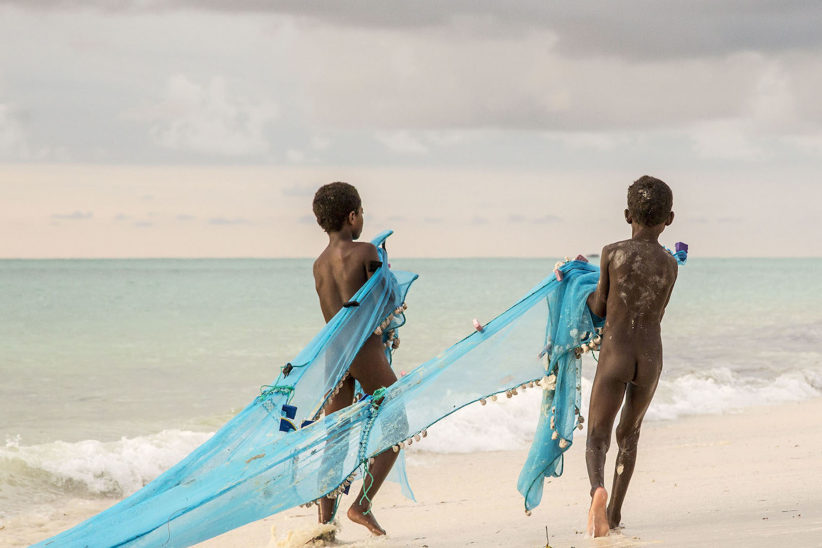 tirage photo peche au crepuscule chez les vezos de madagascar