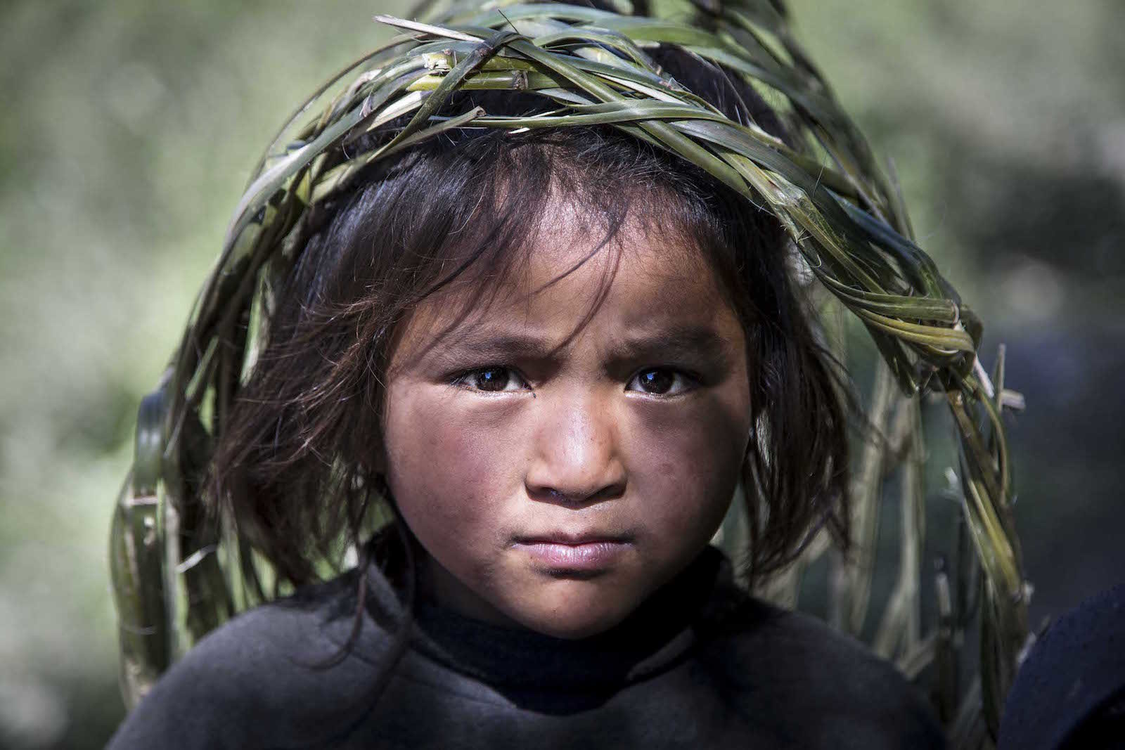 tirage photo regard perçant chez les tsumbas du nepal