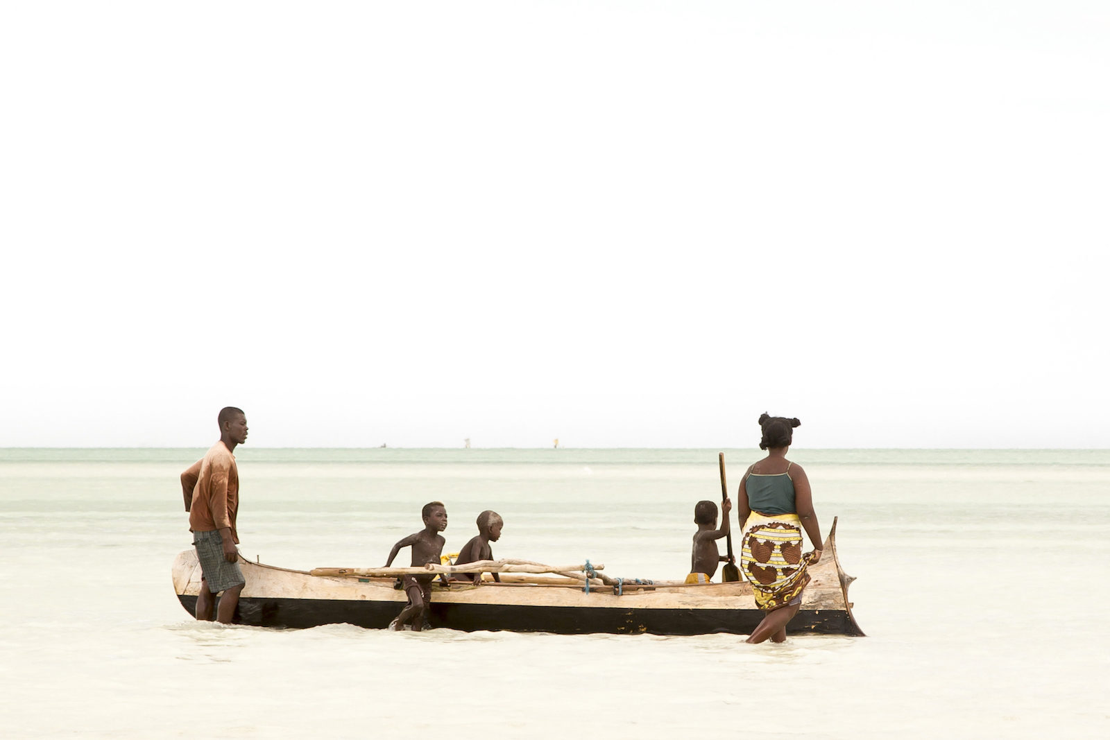 tirage photo retour de peche chez les vezos de madagascar