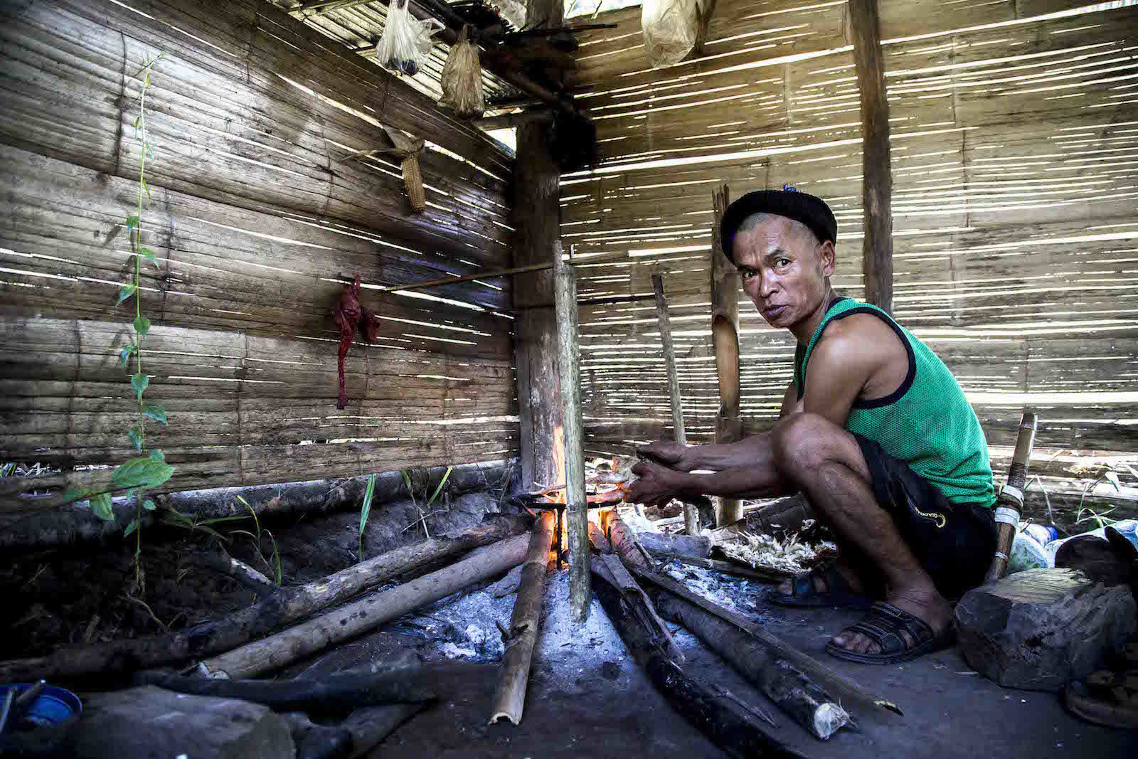 tirage photo rituel animiste chez les akhas du laos